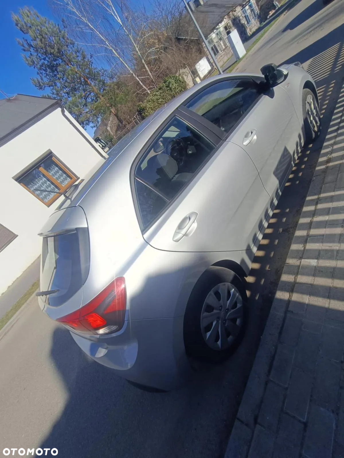 Kia Rio 1.2 L - 3
