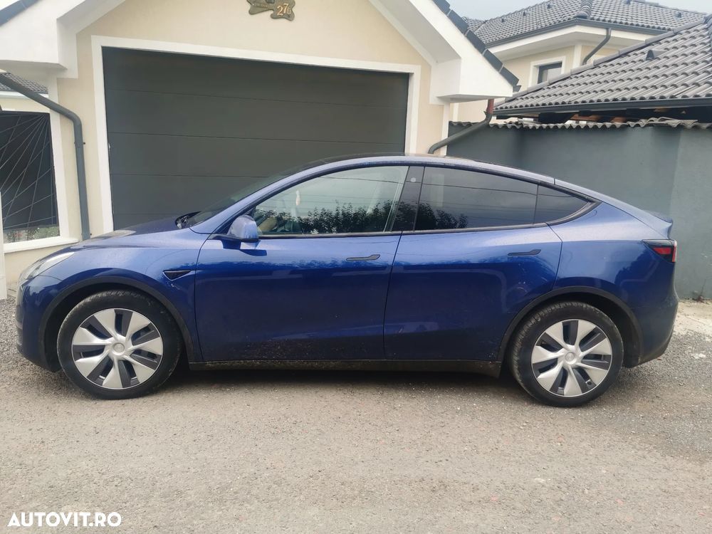 Tesla Model Y - 2