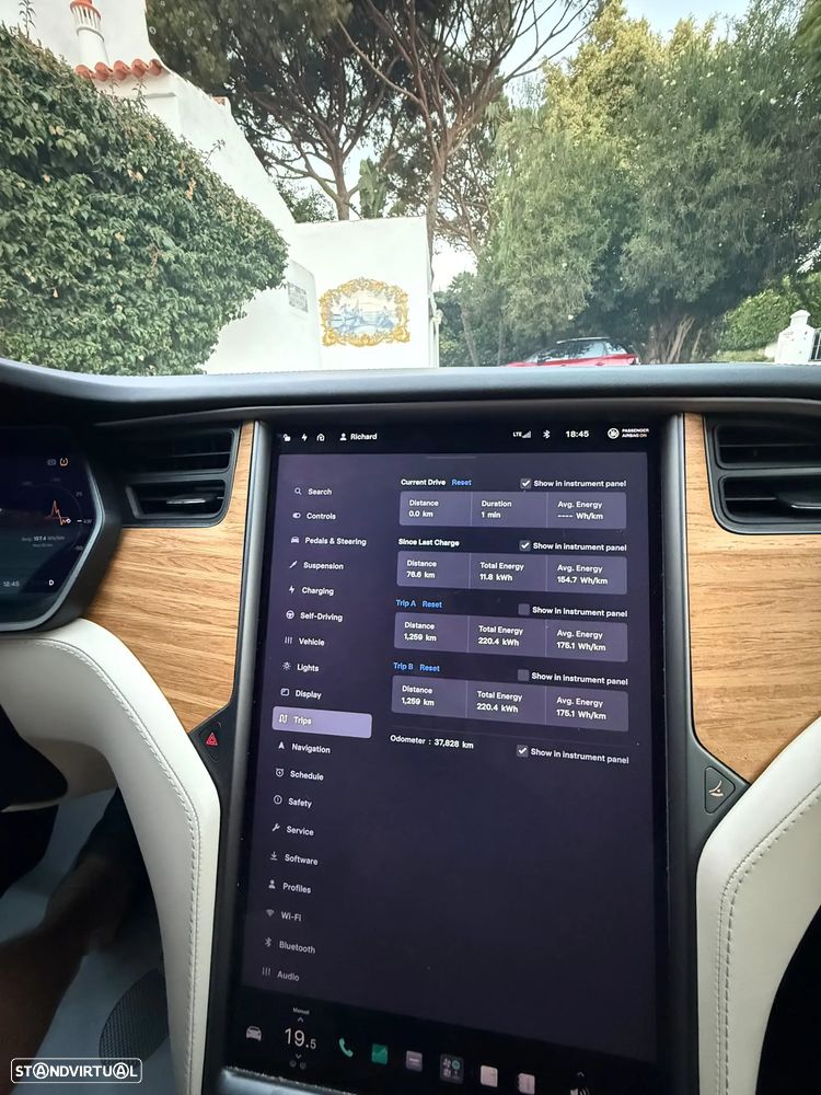 Tesla Model S - 6