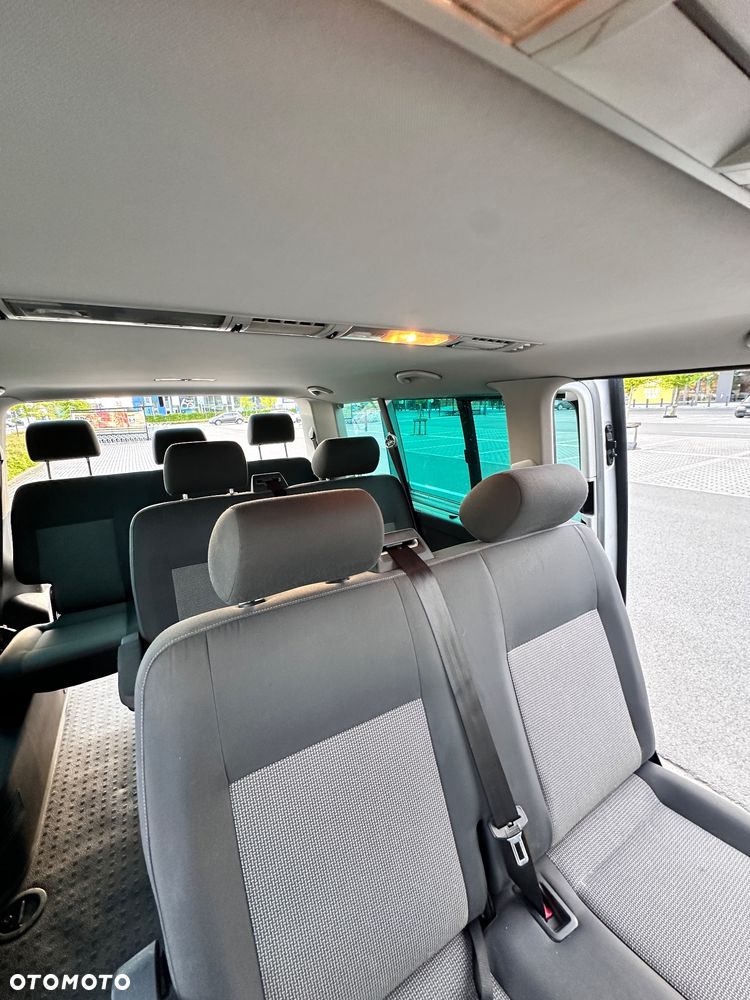 Volkswagen Caravelle - 11