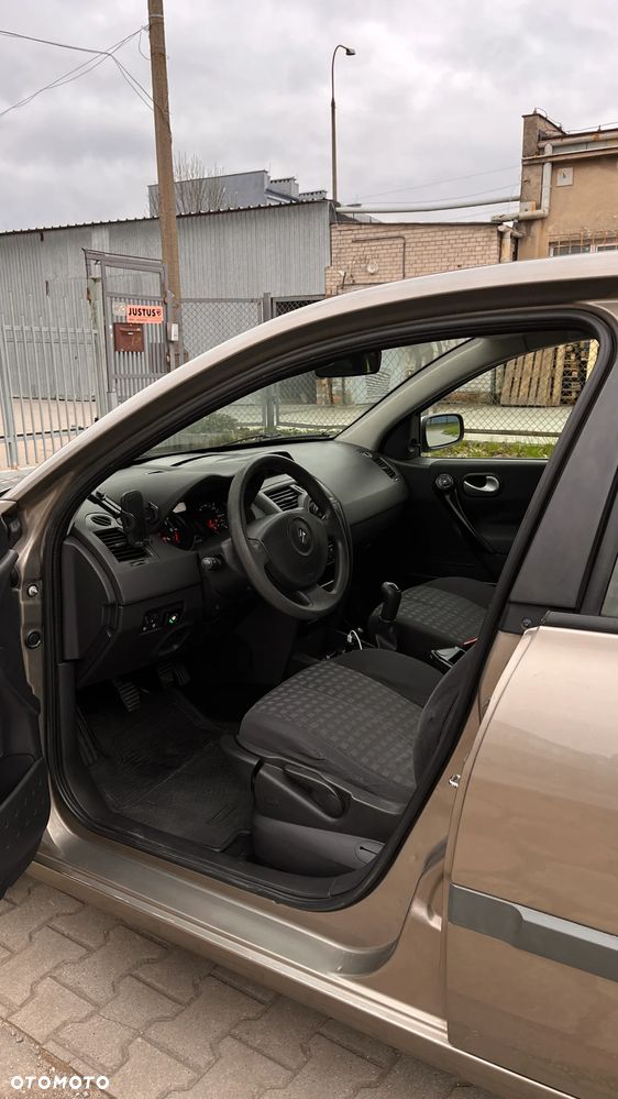 Renault Megane 1.6 16V Authentique - 9
