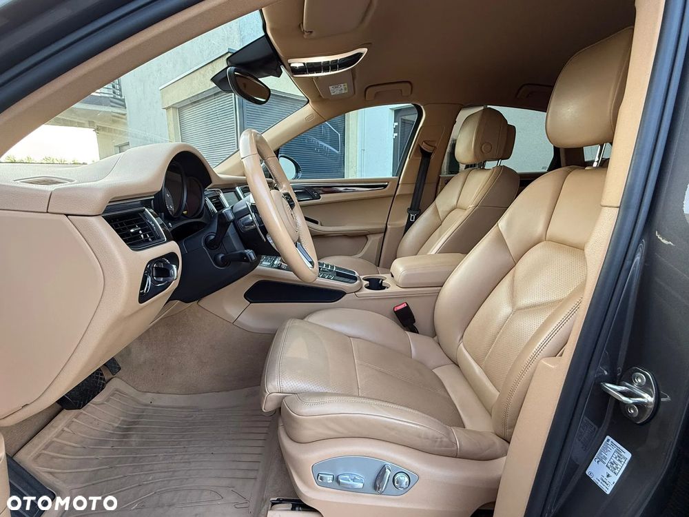 Porsche Macan - 24