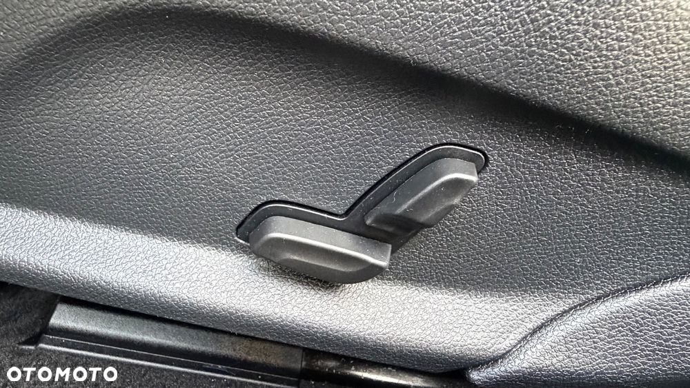 Mercedes-Benz Klasa E 220 d 9G-TRONIC - 33