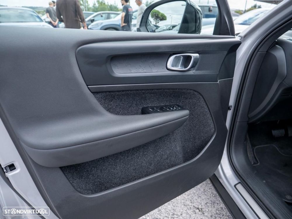 Volvo XC 40 Recharge Core - 22