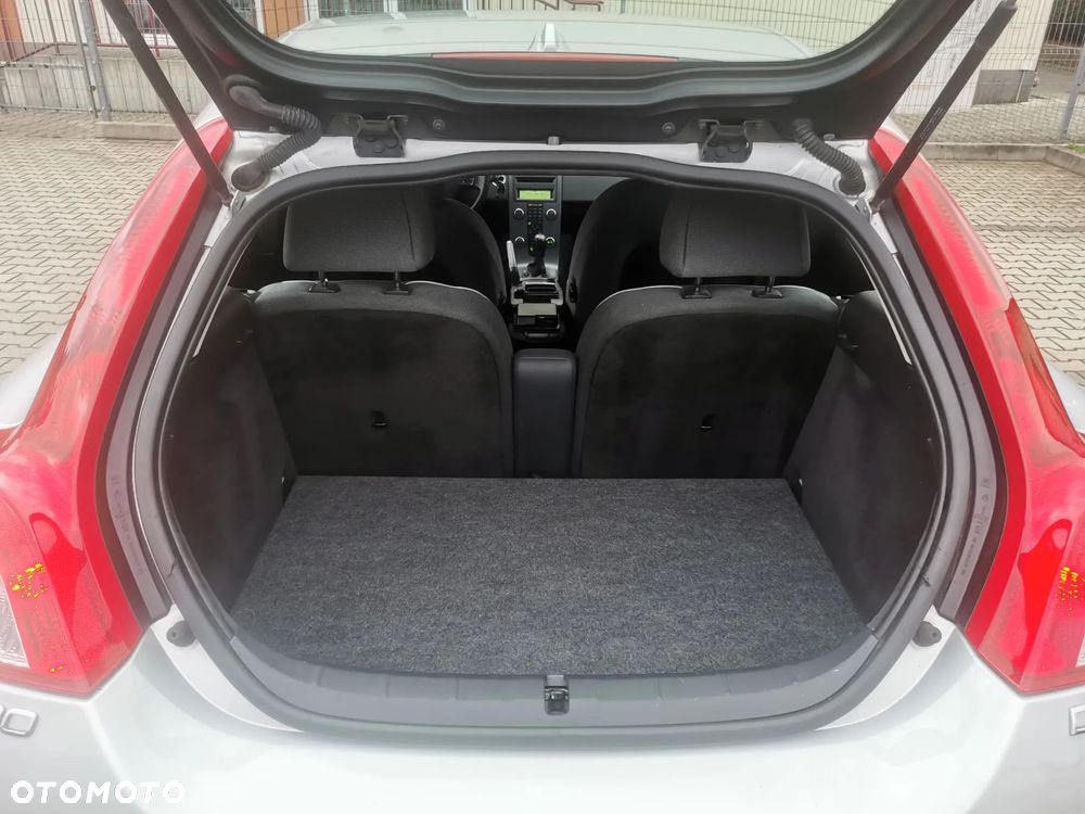 Volvo C30 D2 R-Design - 16
