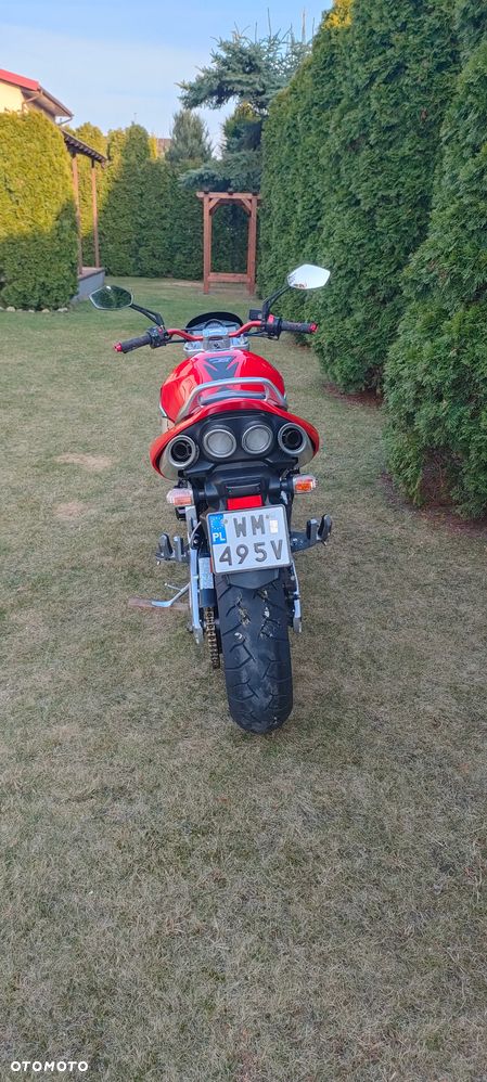 Suzuki GSR - 4