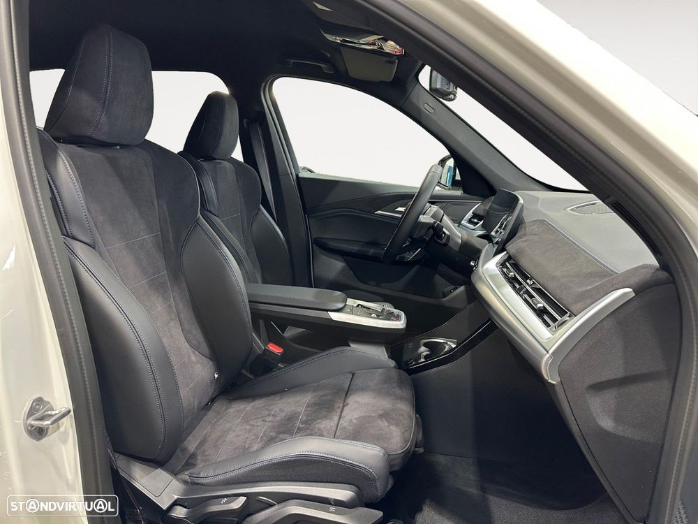 BMW iX1 eDrive20 Pack Desportivo M - 13