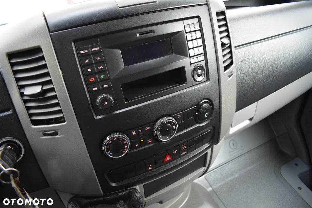 Volkswagen CRAFTER 35 2.0TDI - 25