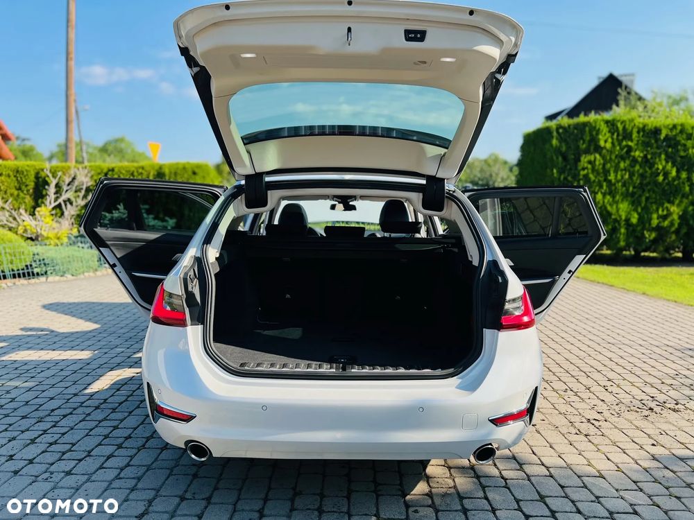 BMW Seria 3 320d xDrive Luxury Line sport - 17