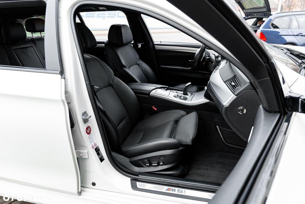 BMW Seria 5 M550d xDrive - 25