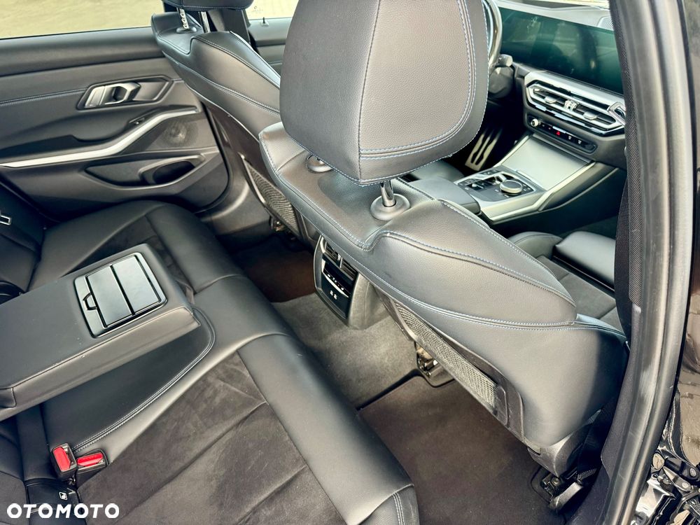 BMW Seria 3 320i M Sport - 13