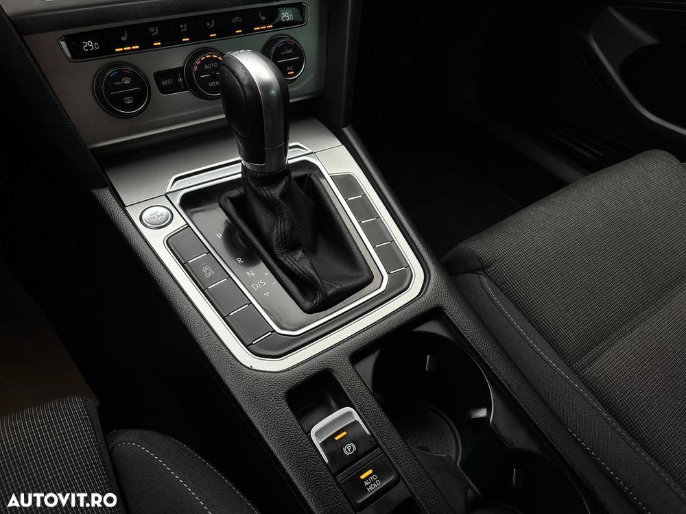 Volkswagen Passat - 22