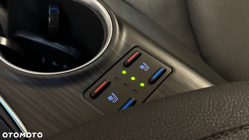 Toyota Camry 2.5 Hybrid Executive CVT - 37