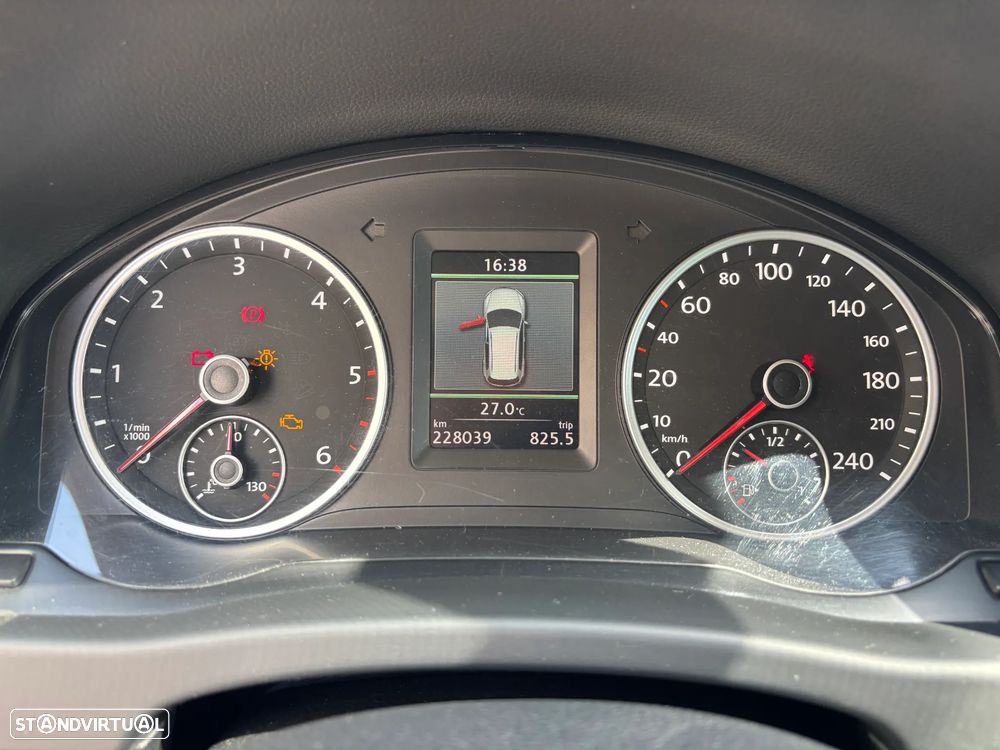 VW Tiguan 2.0 TDi Sport BlueMotion - 16