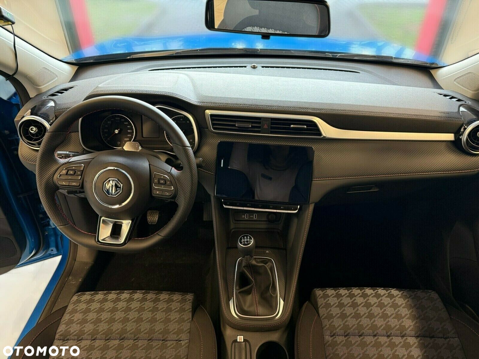 MG ZS - 11
