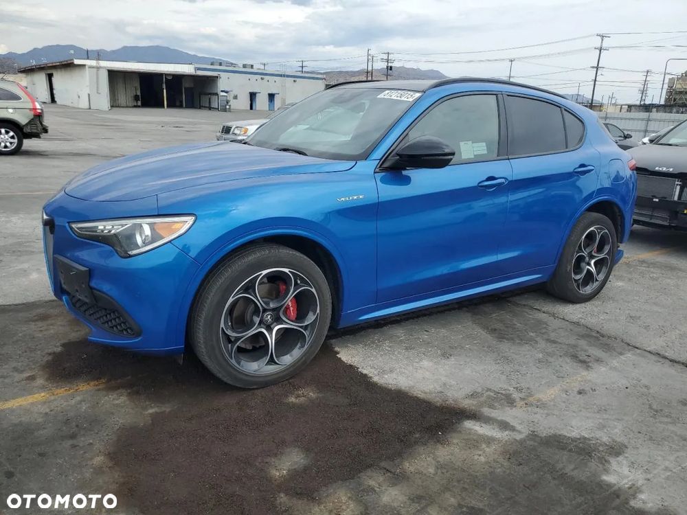 Alfa Romeo Stelvio - 1