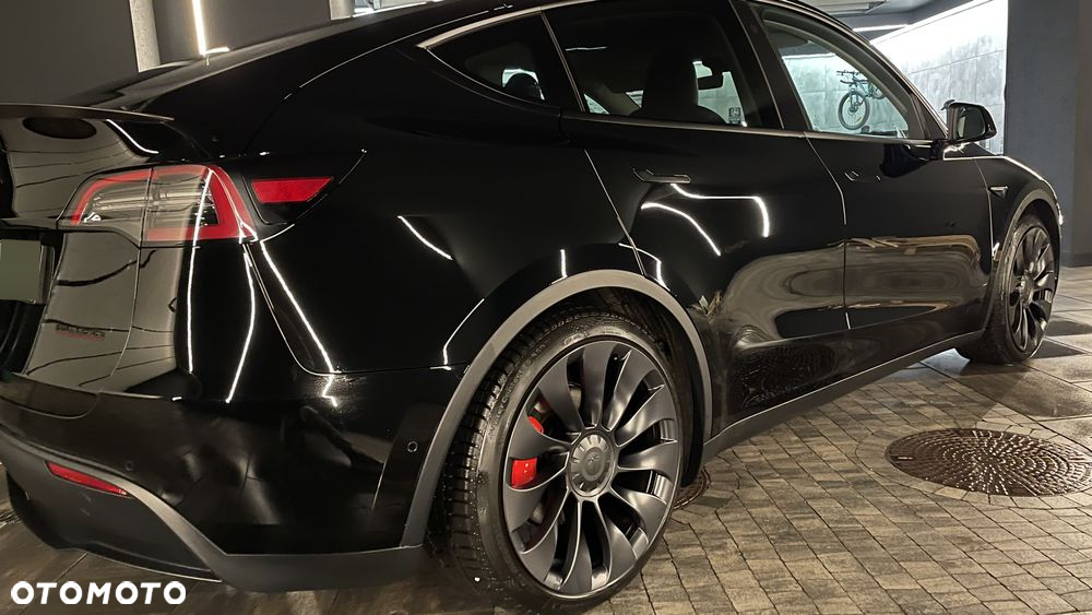 Tesla Y Performance AWD - 5