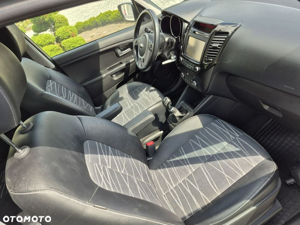 Kia Venga - 11