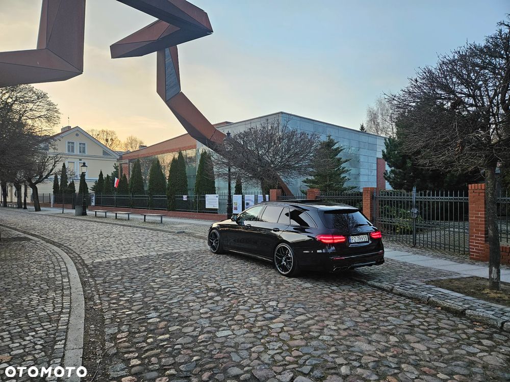 Mercedes-Benz Klasa E 400 4Matic 9G-TRONIC AMG Line - 39
