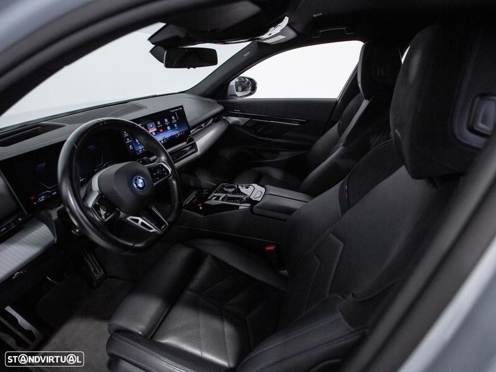 BMW 530 e Pack Desportivo M - 8