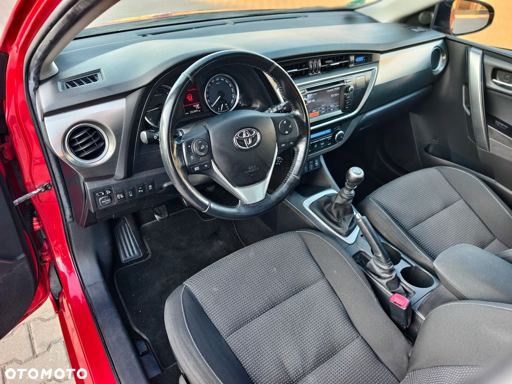 Toyota Auris 2.0 D-4D Executive - 5