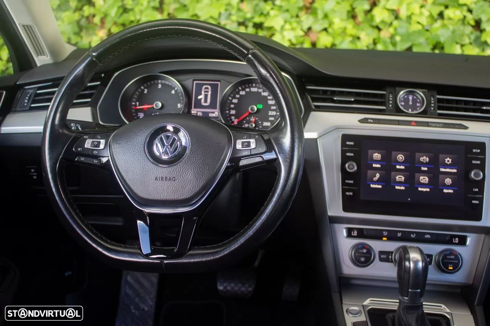 VW Passat Variant - 16