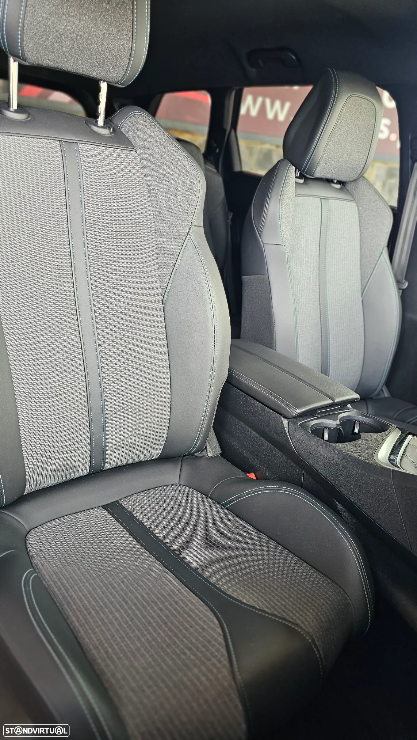 Peugeot 5008 1.2 Hybrid Allure Pack e-DCS6 - 18