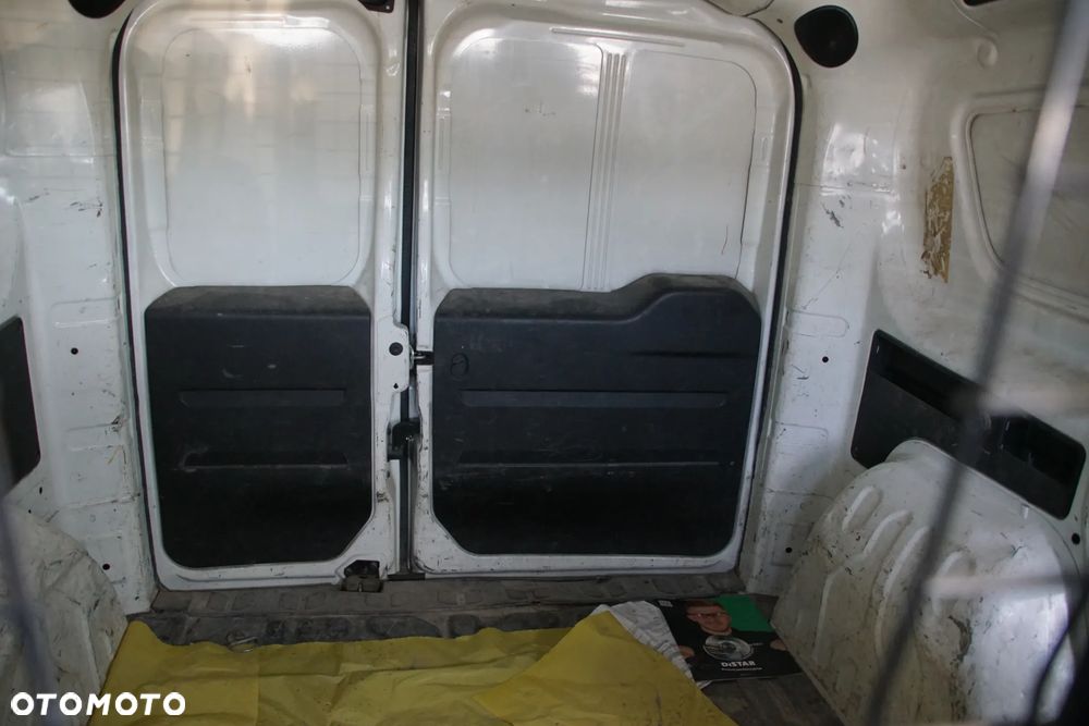 Auto na części - Fiat Doblo II Lift 1.3 MultiJet 90 KM 263A2000 C510 249 2016R Silnik Skrzynia Drzwi Błotnik Zderzak Lampa Klamka Lusterko Szyba Deska Kokpit Sterownik Moduł Czujnik Licznik Wyświetlacz Panel Kierownica - 15