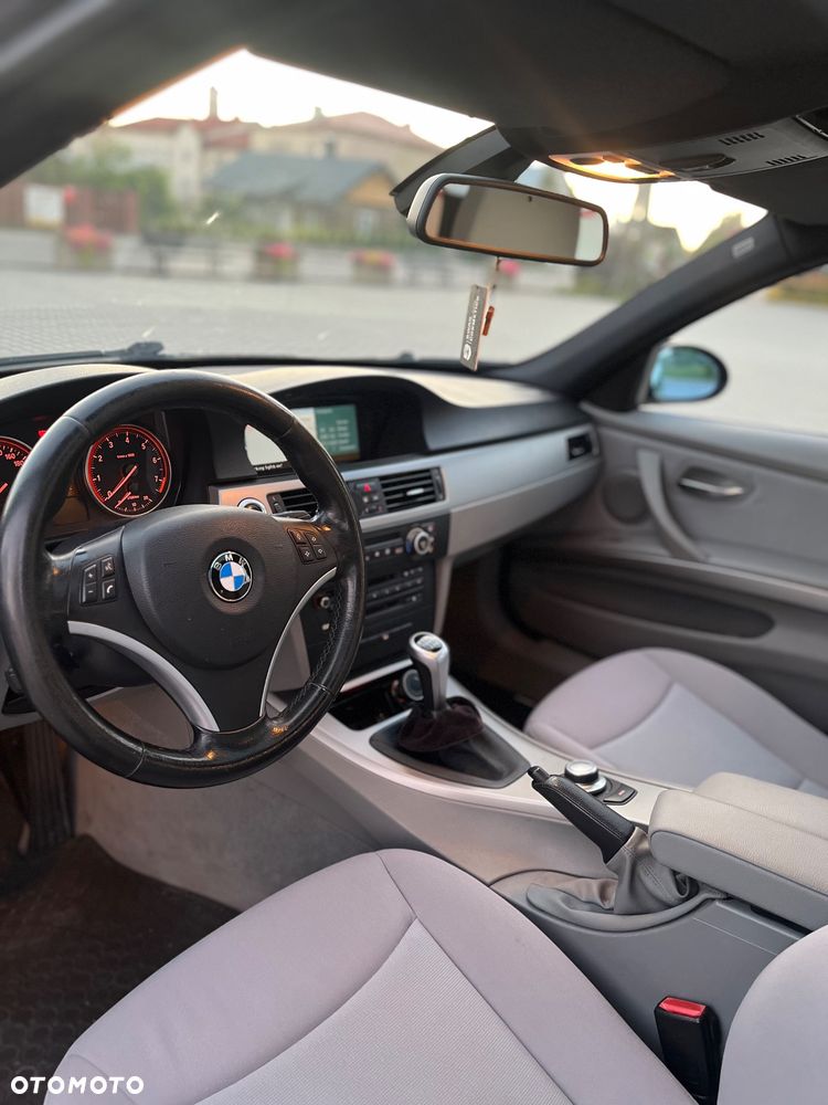 BMW Seria 3 325i xDrive - 16