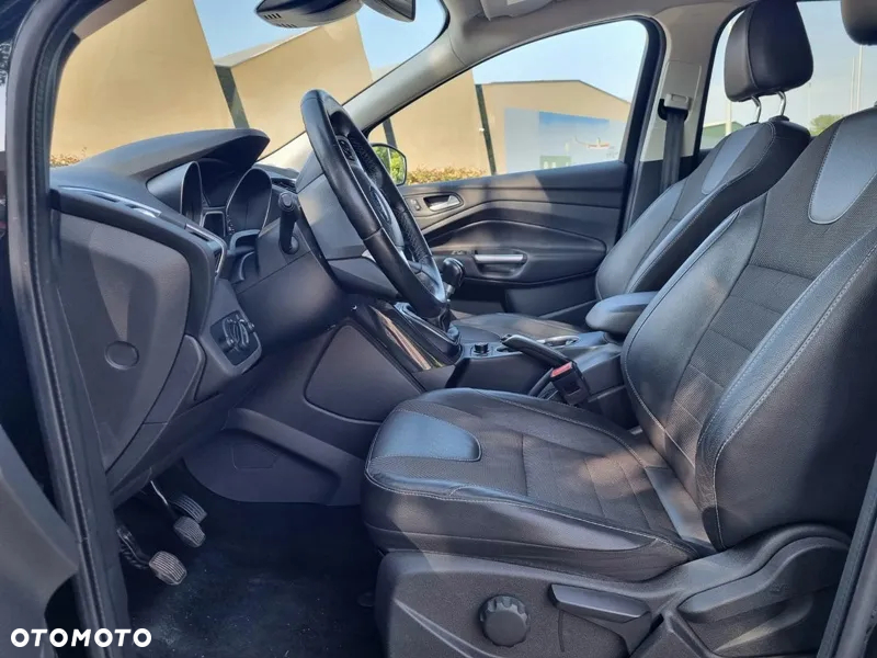Ford Kuga 2.0 TDCi 2x4 Titanium - 12