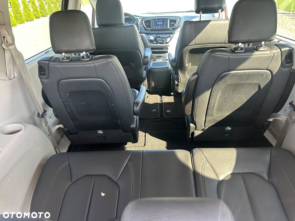 Chrysler Pacifica - 11