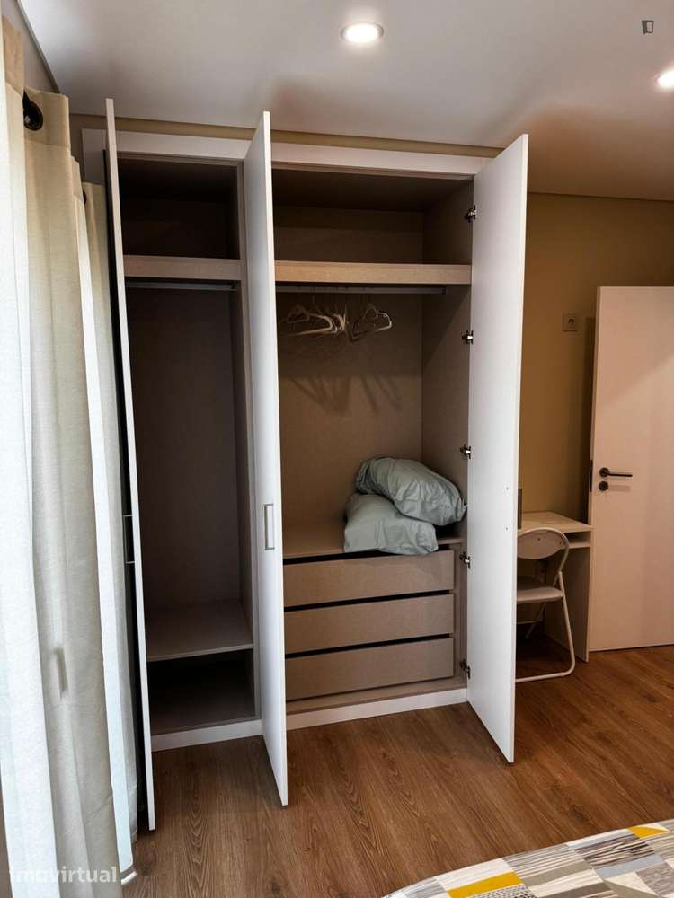Quarto - localizado em Lisbon - Grande imagem: 4/23