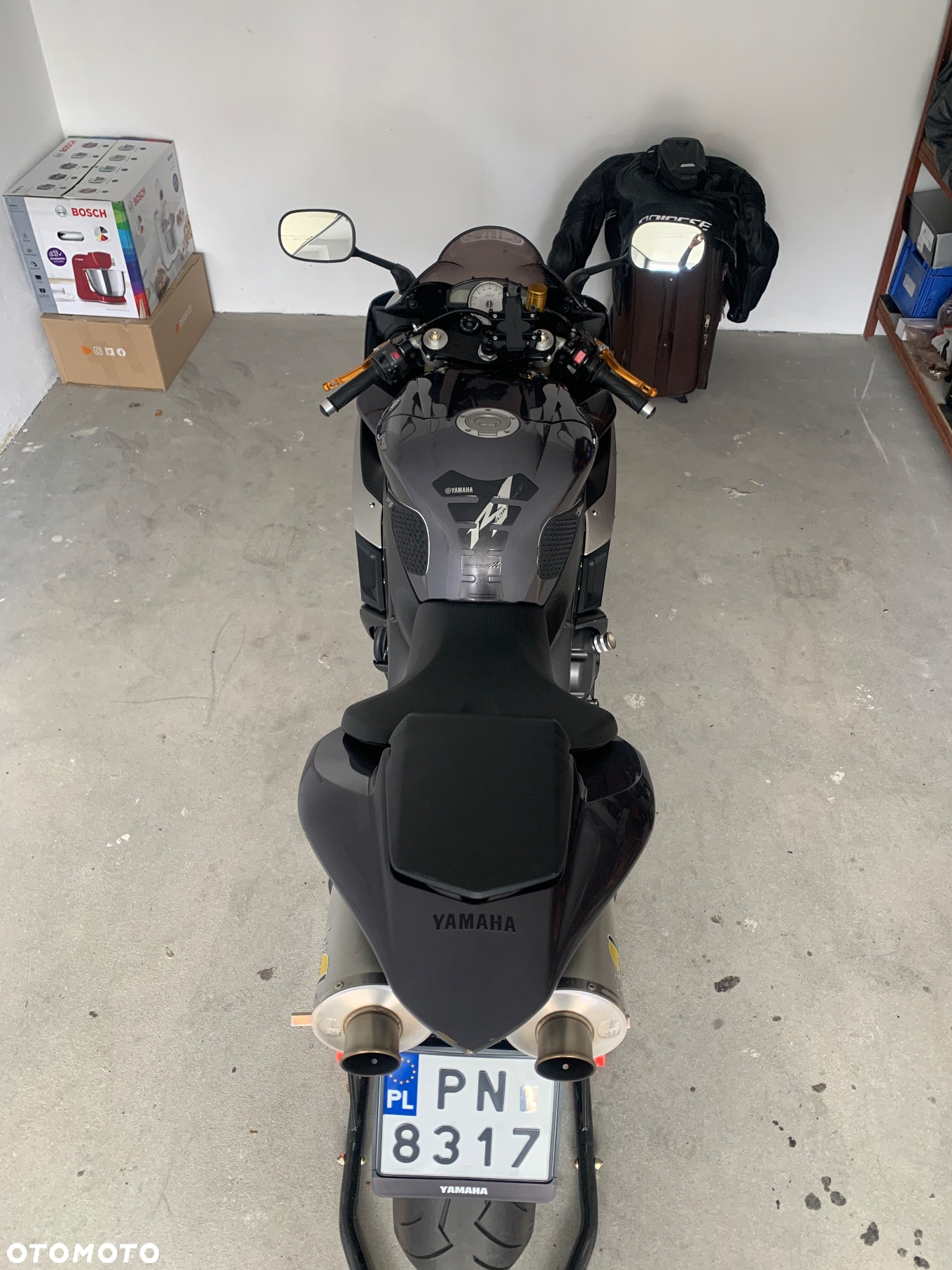 Yamaha R1 - 4