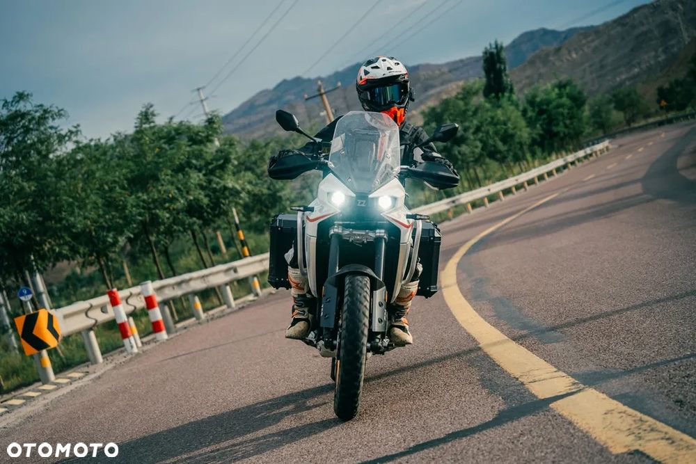 KOVE 800X Touring - 22