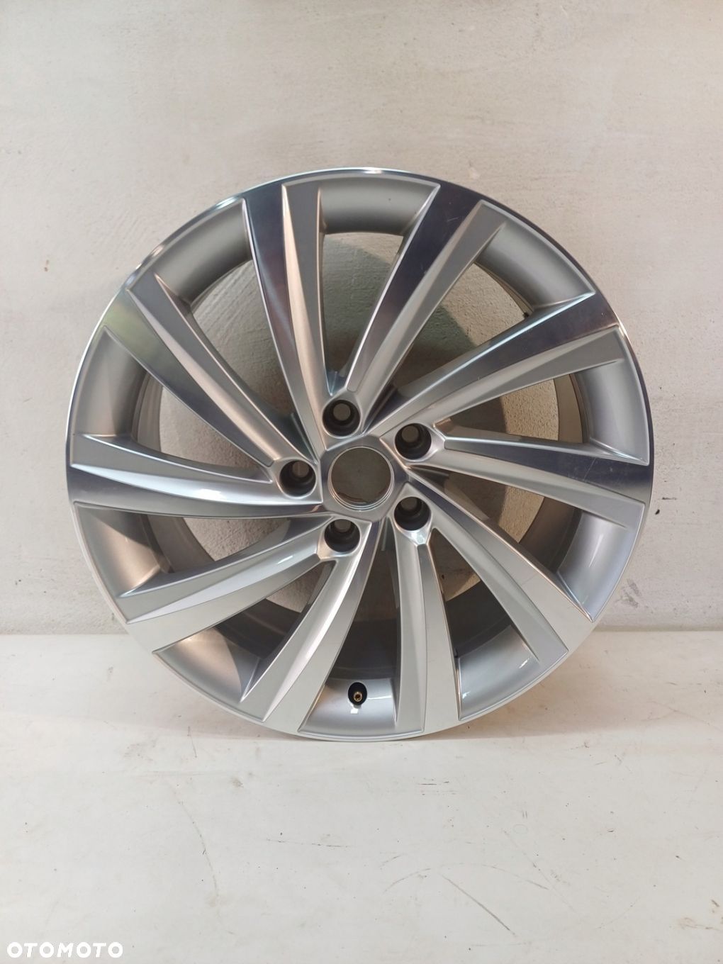 FELGA ALUMINIOWA SKODA OCTAVIA IV 4 7.5" x 18" 5x112 ET 48 - 1