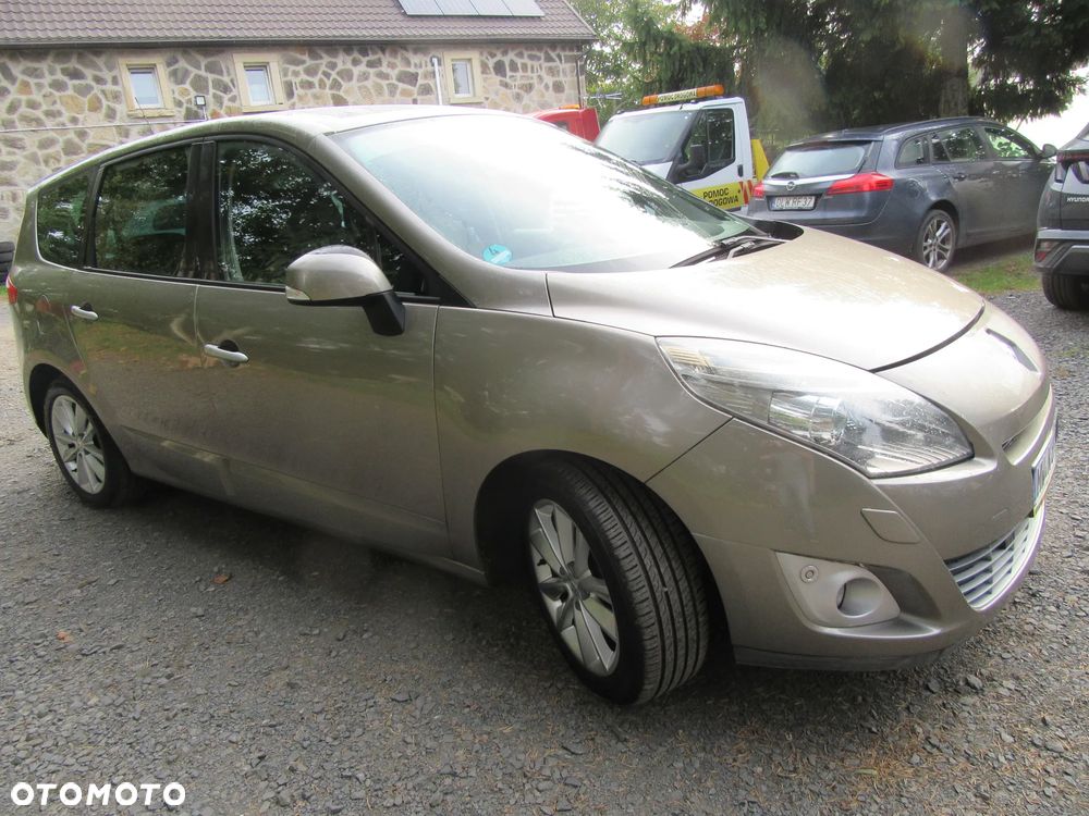 Renault Grand Scenic - 11
