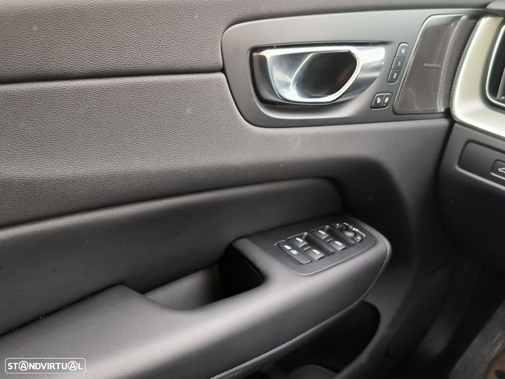 Volvo XC 60 2.0 T6 PHEV Plus Bright - 18