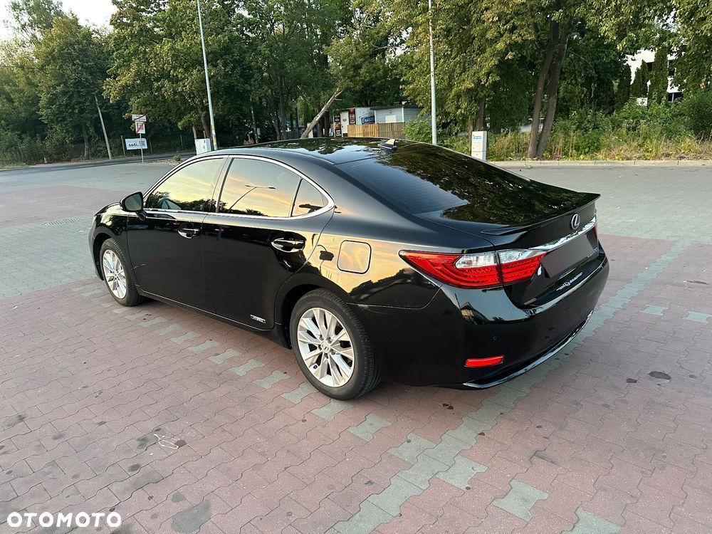 Lexus ES 300h Business Edition - 15