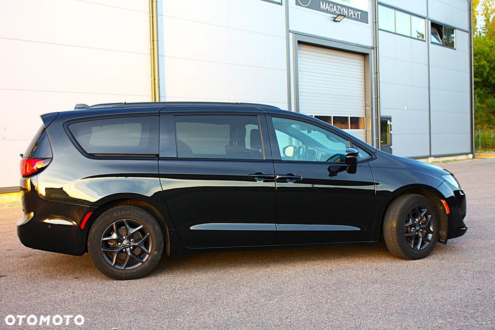 Chrysler Pacifica - 9