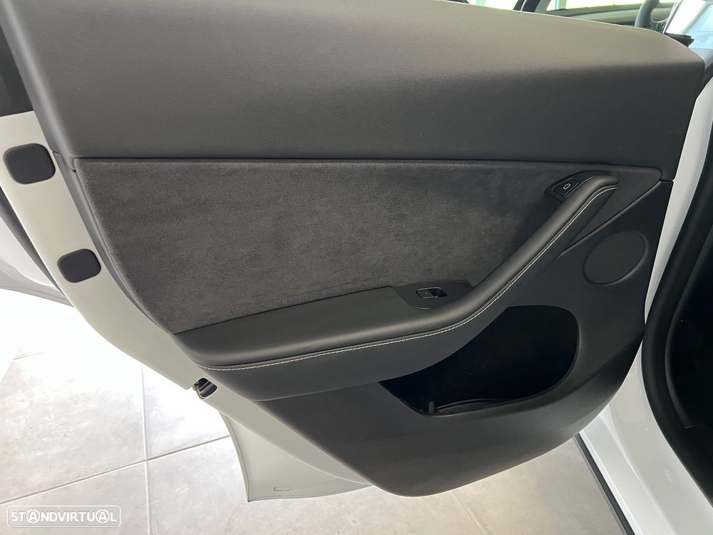 Tesla Model Y Standard RWD - 21