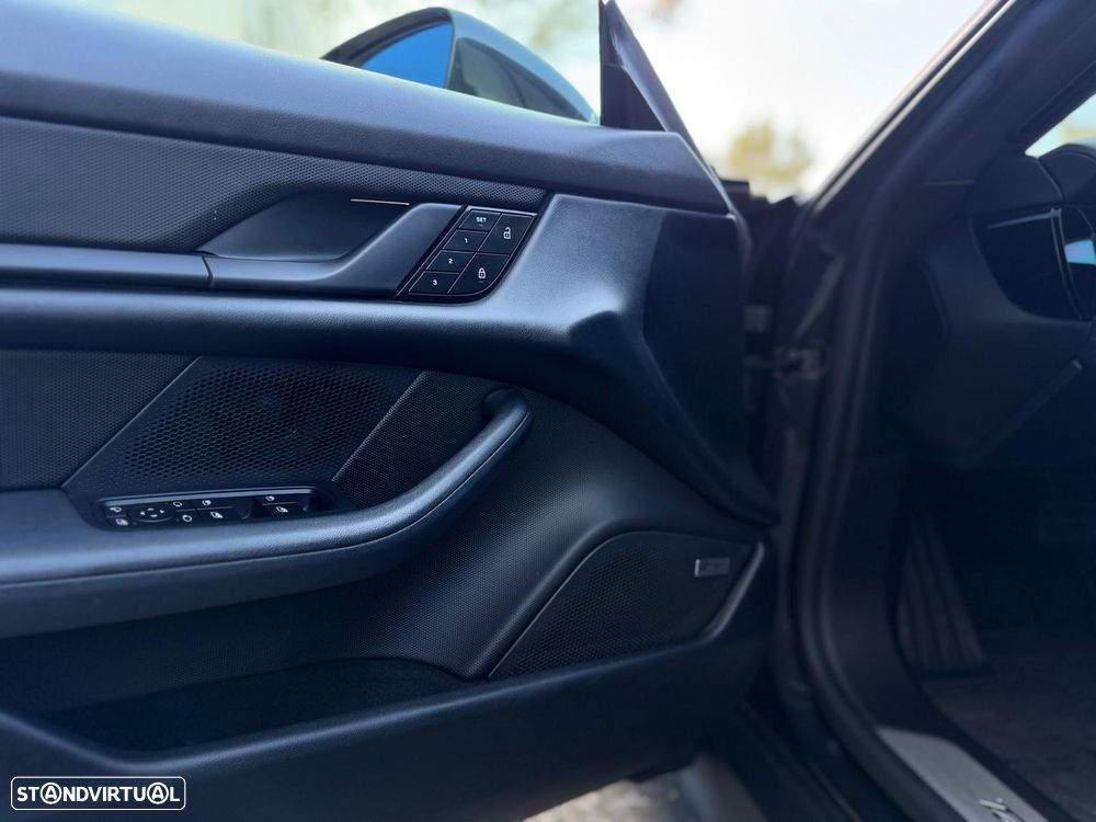 Porsche Taycan Cross Turismo 4S - 31