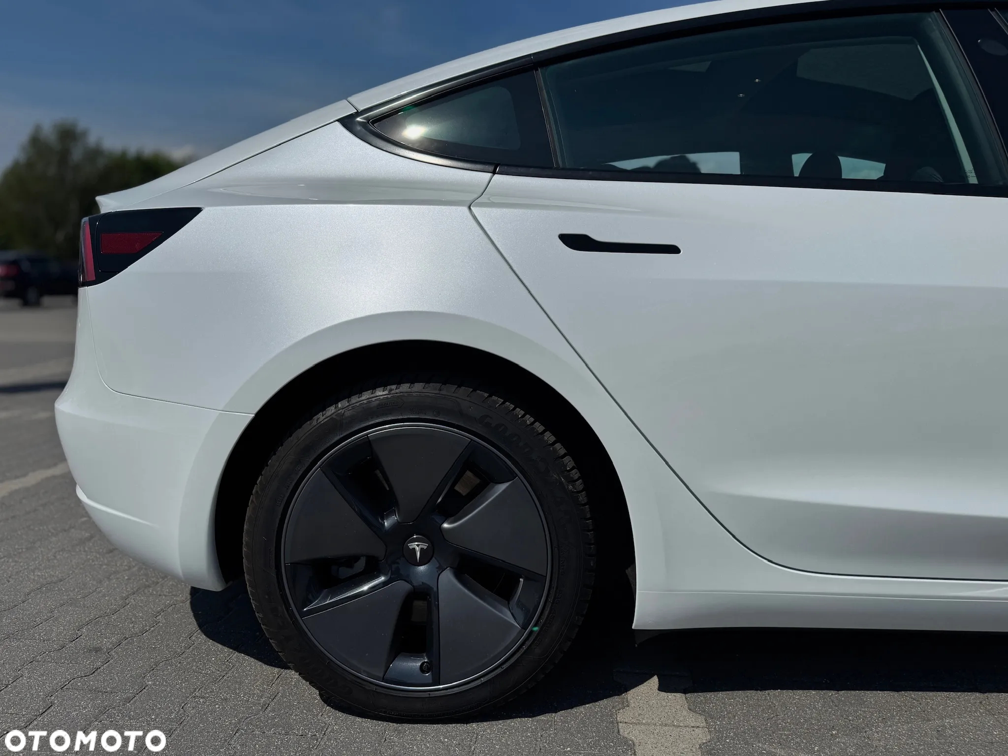 Tesla Model 3 - 7