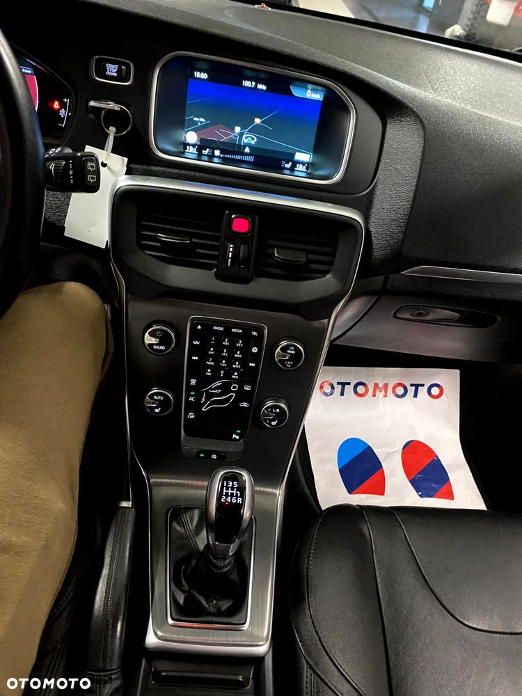 Volvo V40 D2 Summum - 17