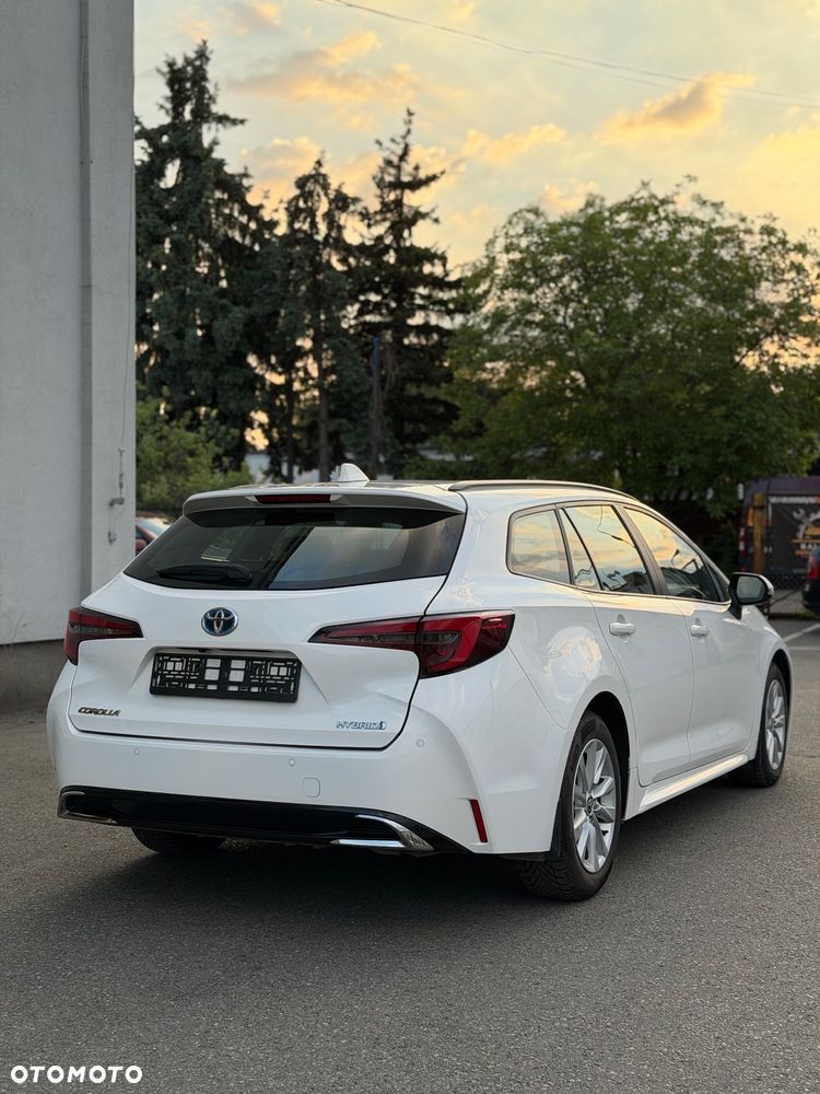 Toyota Corolla 1.8 Hybrid Team Deutschland - 4