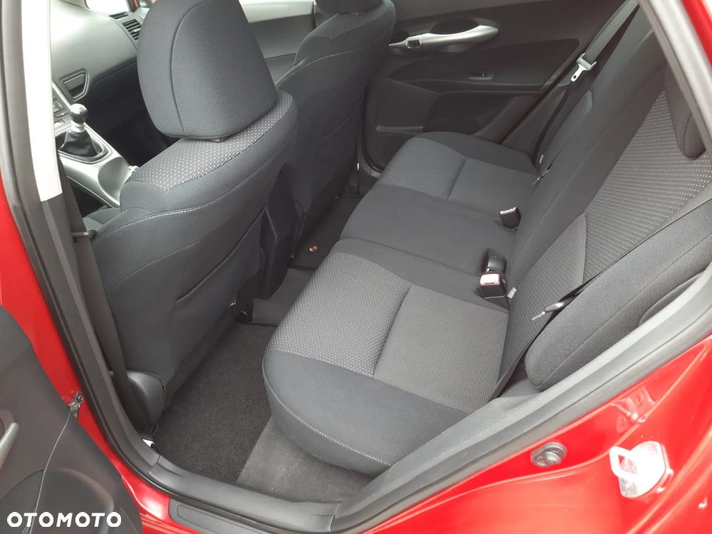 Toyota Auris 1.33 Dual-VVT-i - 12