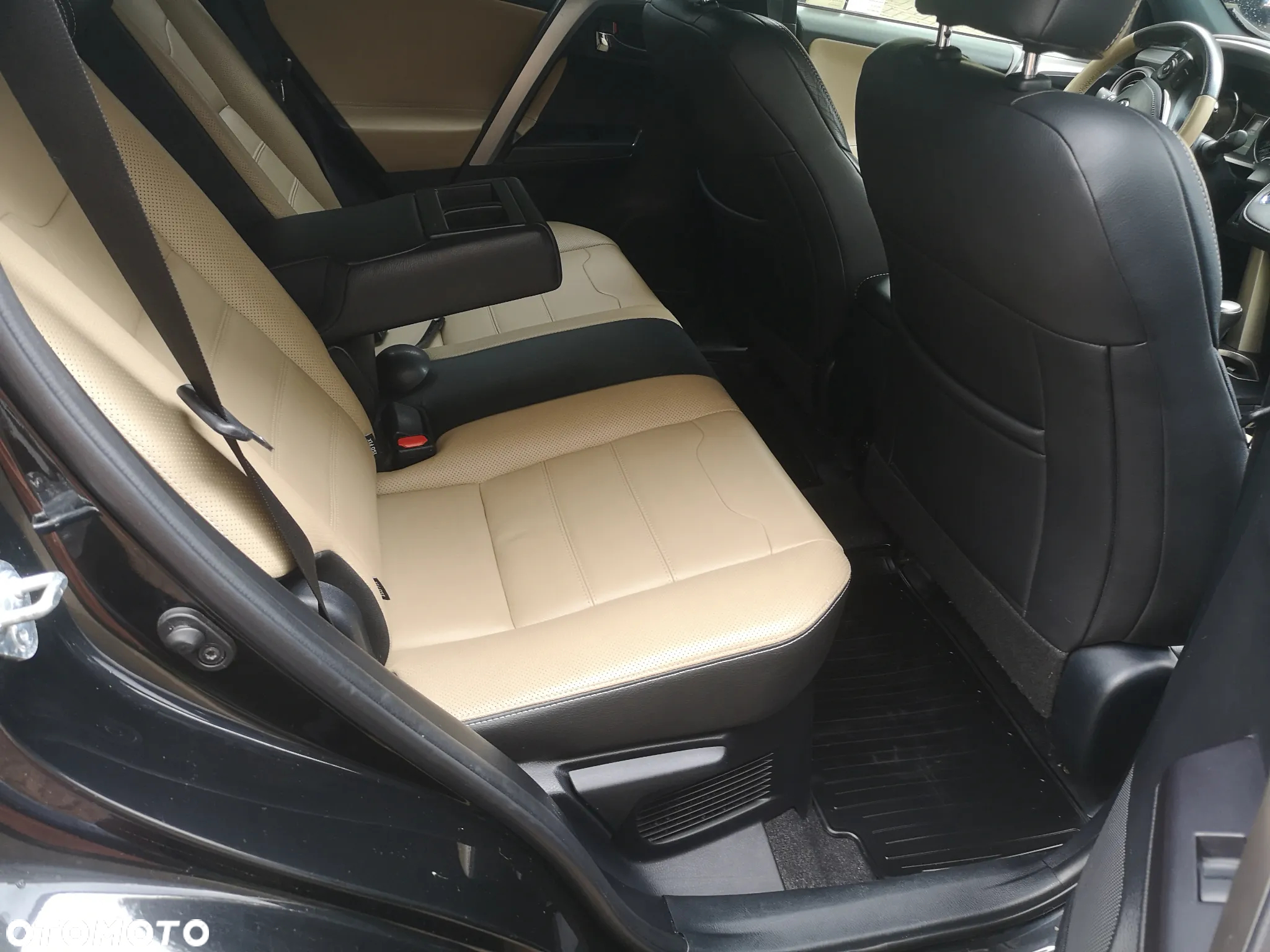 Toyota RAV4 Hybrid Platinum 4x2 - 8
