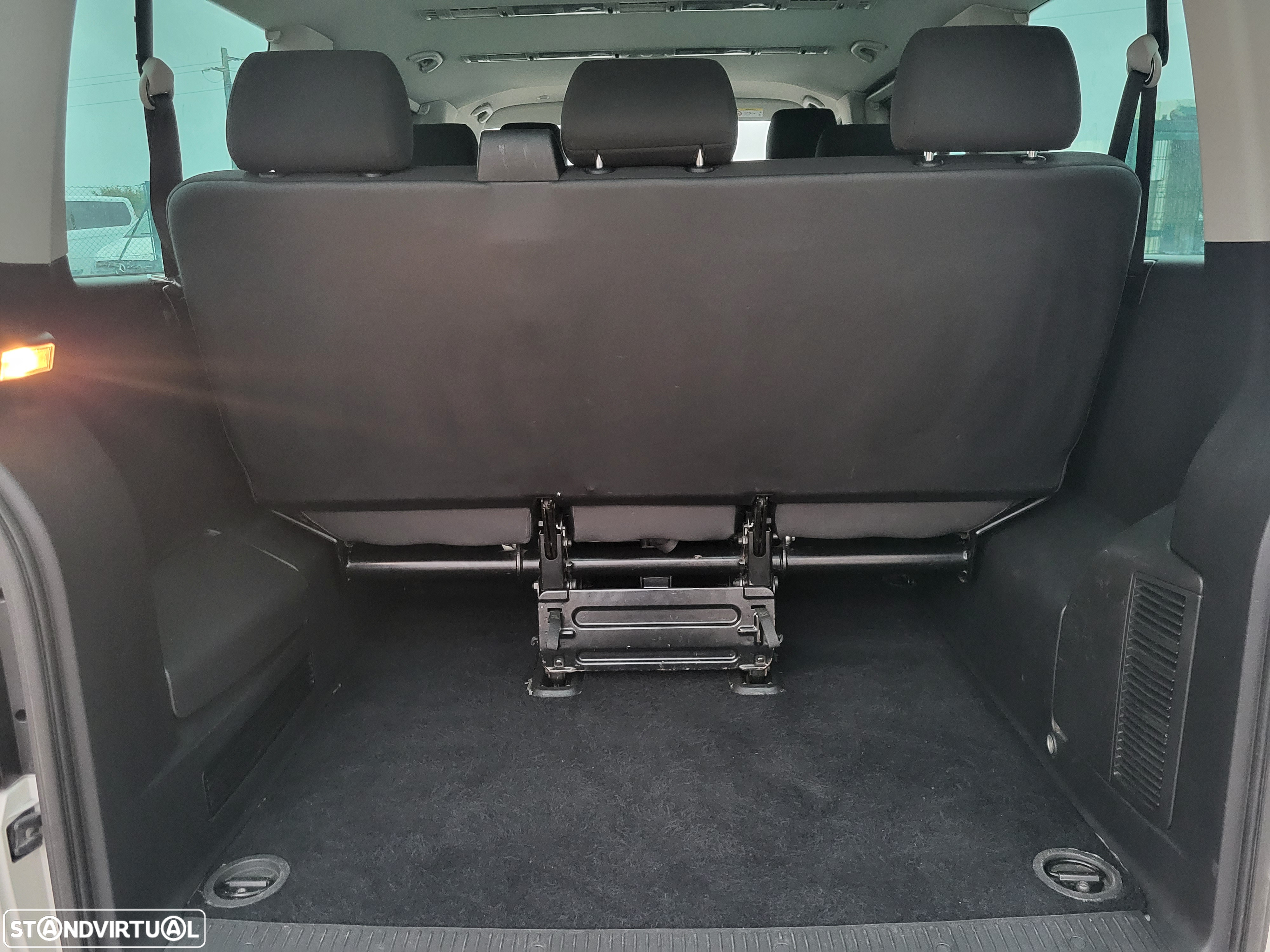 VW Caravelle 2.0 TDi BM Comfortline - 16