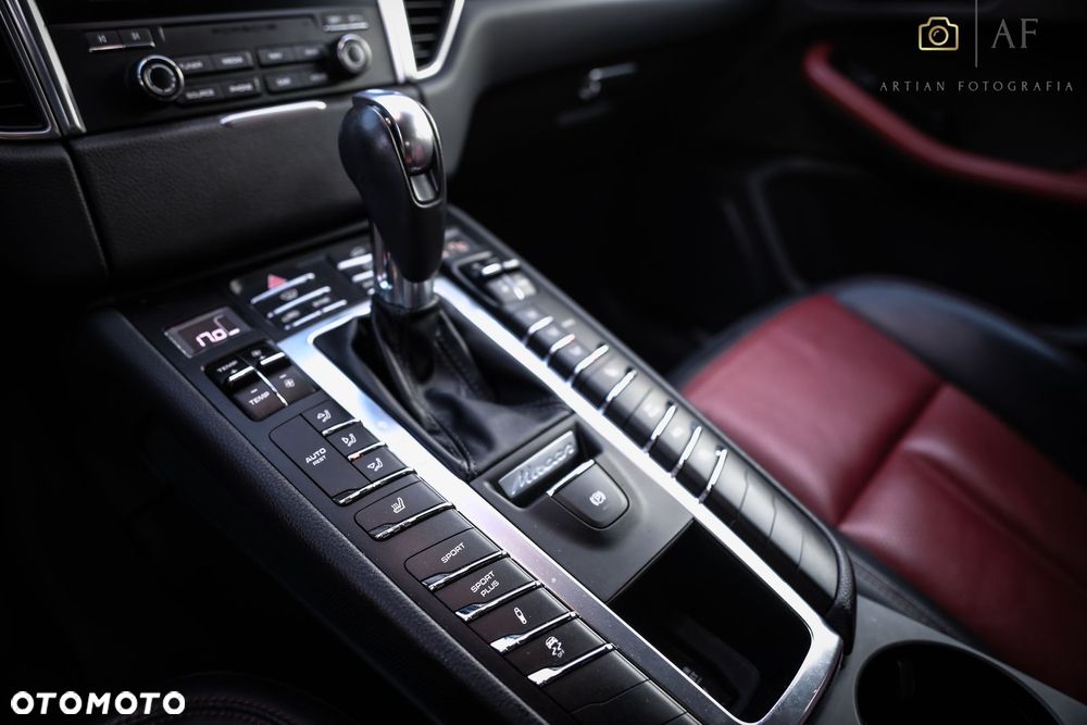 Porsche Macan - 31