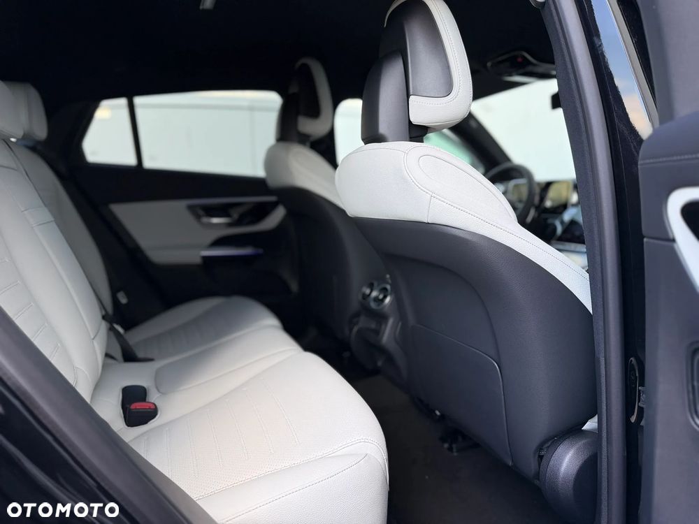 Mercedes-Benz GLC - 31