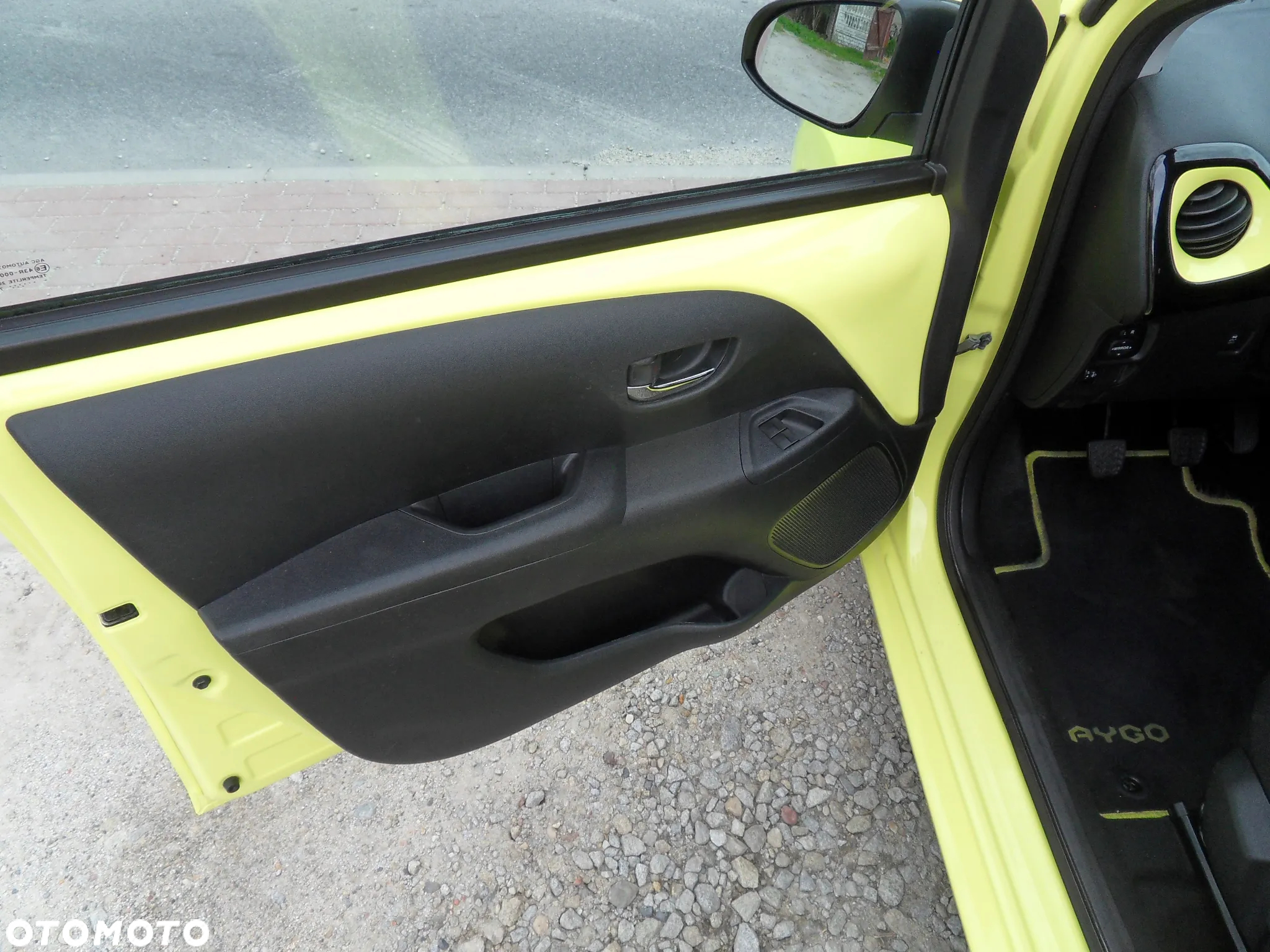 Toyota Aygo x-play touch - 12